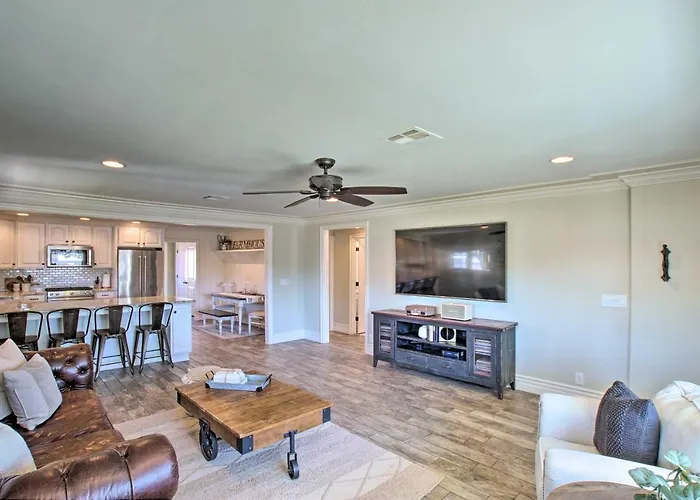 Families W/ Pets Welcome! Dtwn Retreat Holiday home