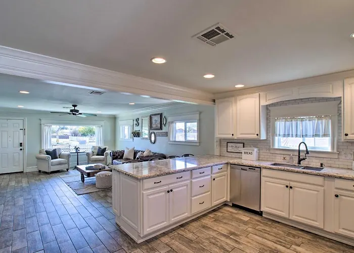 Holiday home Families W/ Pets Welcome! Dtwn Retreat *