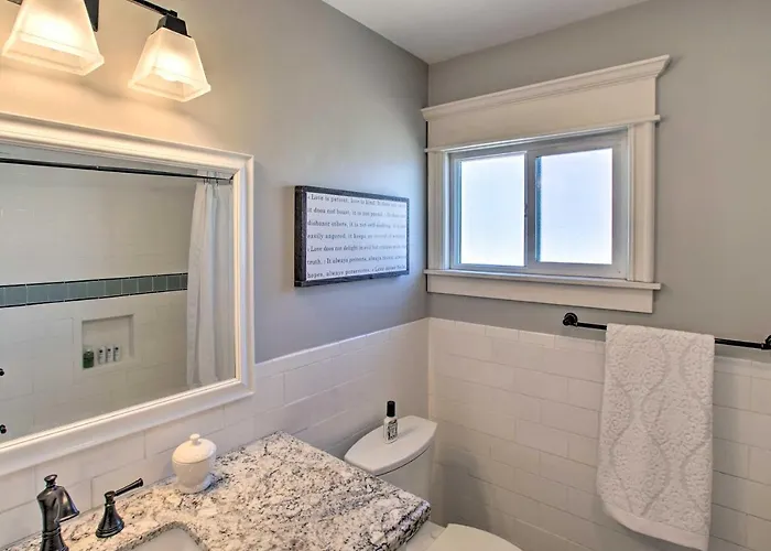 Holiday home Families W/ Pets Welcome! Dtwn Retreat *